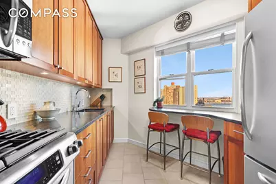 400 E 85th Street #PHC, New York City, NY 10028 - Photo 3