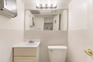 225 E 47th St, New York City, NY 10017 - Photo 15