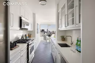 200 E 69th St, New York City, NY 10021 - Photo 5