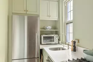 333 E 53rd St, New York City, NY 10022 - Photo 1