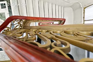 2 E 55th St, New York City, NY 10022 - Photo 7