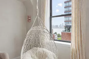 275 W 10th St, New York, NY 10014 - Photo 17