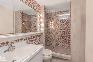 386 Columbus Ave, New York City, NY 10024 - Photo 23