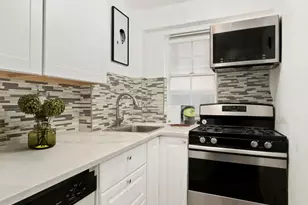 321 E 48th St, New York City, NY 10017 - Photo 5