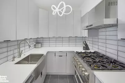 870 United Nations Plaza #8C, New York City, NY 10017 - Photo 5