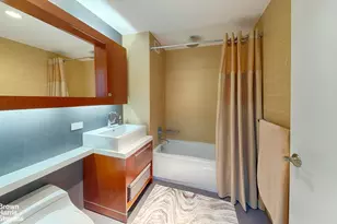 305 W 16th St, New York City, NY 10011 - Photo 5