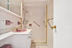 370 Ocean Pkwy, New York City, NY 11218 - Photo 17