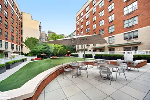 516 W 47th St, New York City, NY 10036 - Photo 9