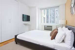 230 W 55th St, New York City, NY 10019 - Photo 3