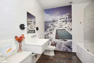 420 W 25th St, New York, NY 10011 - Photo 5