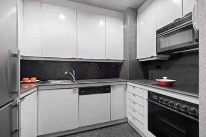 100 United Nations Plaza #3C, New York City, NY 10017 - Photo 3