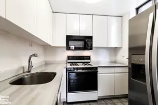 236 E 47th St, New York City, NY 10017 - Photo 29