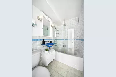 240 E 76th Street #14G, New York City, NY 10021 - Photo 3