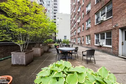 240 E 35th Street #2B, New York City, NY 10016 - Photo 17