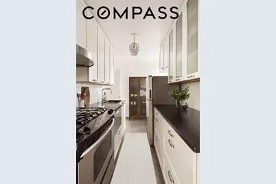 32 Gramercy Park S #5M, New York City, NY 10003 - Photo 3
