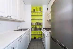 310 E 46th St, New York City, NY 10017 - Photo 3