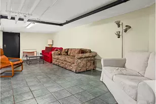 325 W 43rd St, New York City, NY 10036 - Photo 17