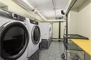 325 W 43rd St, New York City, NY 10036 - Photo 19