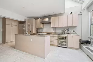 301 E 52nd St, New York City, NY 10022 - Photo 11