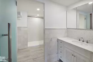 150 E 61st St, New York City, NY 10065 - Photo 9