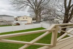 78 Forest St, New York City, NY 10314 - Photo 11