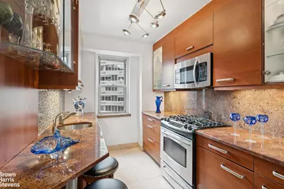 400 E 54th Street #14F, New York City, NY 10022 - Photo 11