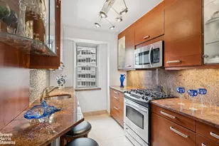 400 E 54th St, New York City, NY 10022 - Photo 11