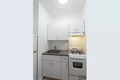 240 E 46th Street #4J, New York, NY 10017 - Photo 5