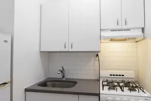 240 E 46th St, New York City, NY 10017 - Photo 5