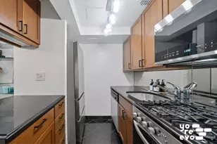 425 E 78th St, New York City, NY 10075 - Photo 5