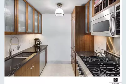 250 E 53rd Street #2903, New York City, NY 10022 - Photo 3
