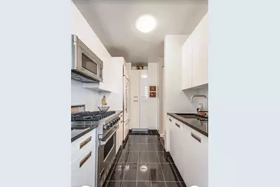 46-30 Center Boulevard #203, New York City, NY 11109 - Photo 5
