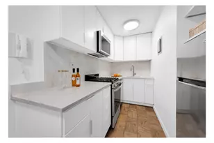 310 W 56th St, New York City, NY 10019 - Photo 3