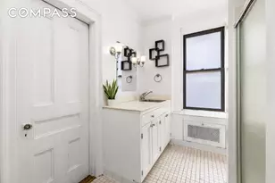 205 W 57th St, New York City, NY 10019 - Photo 3