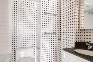 210 E 36th St, New York City, NY 10016 - Photo 9