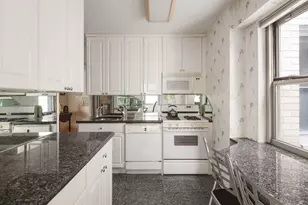 400 E 56th St, New York City, NY 10022 - Photo 9