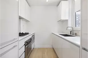 322 W 57th St, New York City, NY 10019 - Photo 3