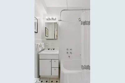 29 W 64th Street #5C, New York City, NY 10023 - Photo 9