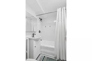 320 E 42nd St, New York, NY 10017 - Photo 7