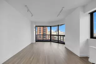 200 E 61st St, New York City, NY 10065 - Photo 3