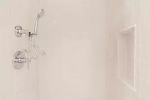 221 E 48th St, New York, NY 10017 - Photo 15