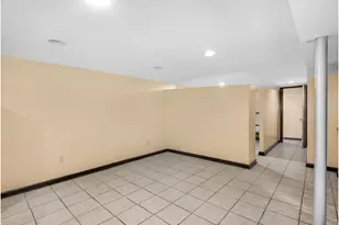 315 E 28th St, New York City, NY 11226 - Photo 23