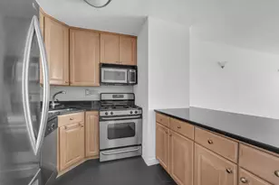 340 E 93rd St, New York City, NY 10128 - Photo 3