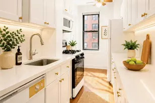 321 E 54th St, New York City, NY 10022 - Photo 7