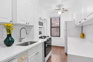 321 E 54th St, New York City, NY 10022 - Photo 7