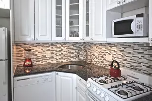 300 E 40th St, New York City, NY 10016 - Photo 5