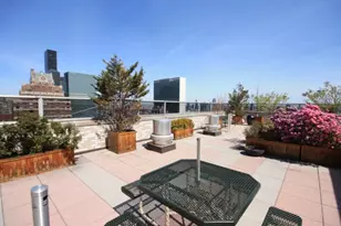 300 E 40th St, New York City, NY 10016 - Photo 11