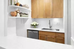 379 West St, New York City, NY 10014 - Photo 3
