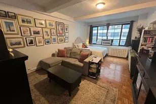 310 E 44th St, New York City, NY 10017 - Photo 3