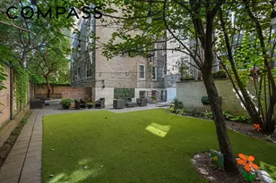310 W 55th St, New York City, NY 10019 - Photo 17